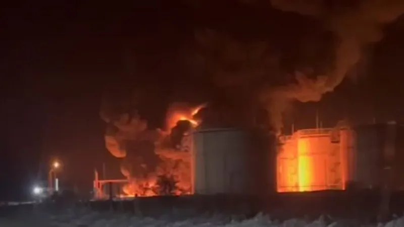 Explozie majoră la un depozit de petrol din Rusia după un atac cu drone. Rușii sunt în alertă - Foto: X/ @NAFOvoyager