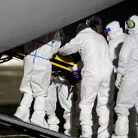 Patru pacienți COVID din Iași, transferați cu avionul în Polonia. Unul a murit pe aeroport. / Foto: digi24.ro