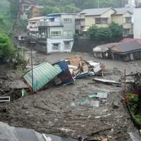 Japonia: Salvatorii au îndepărtat noroiul cu buldozerul pentru a căuta supraviețuitori. Foto: https://bioprepwatch.com