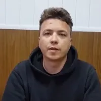 Roman Protasevici a aparut în prima înregistrare după răire cu semne de lovituri pe față. Foto: Captură Video