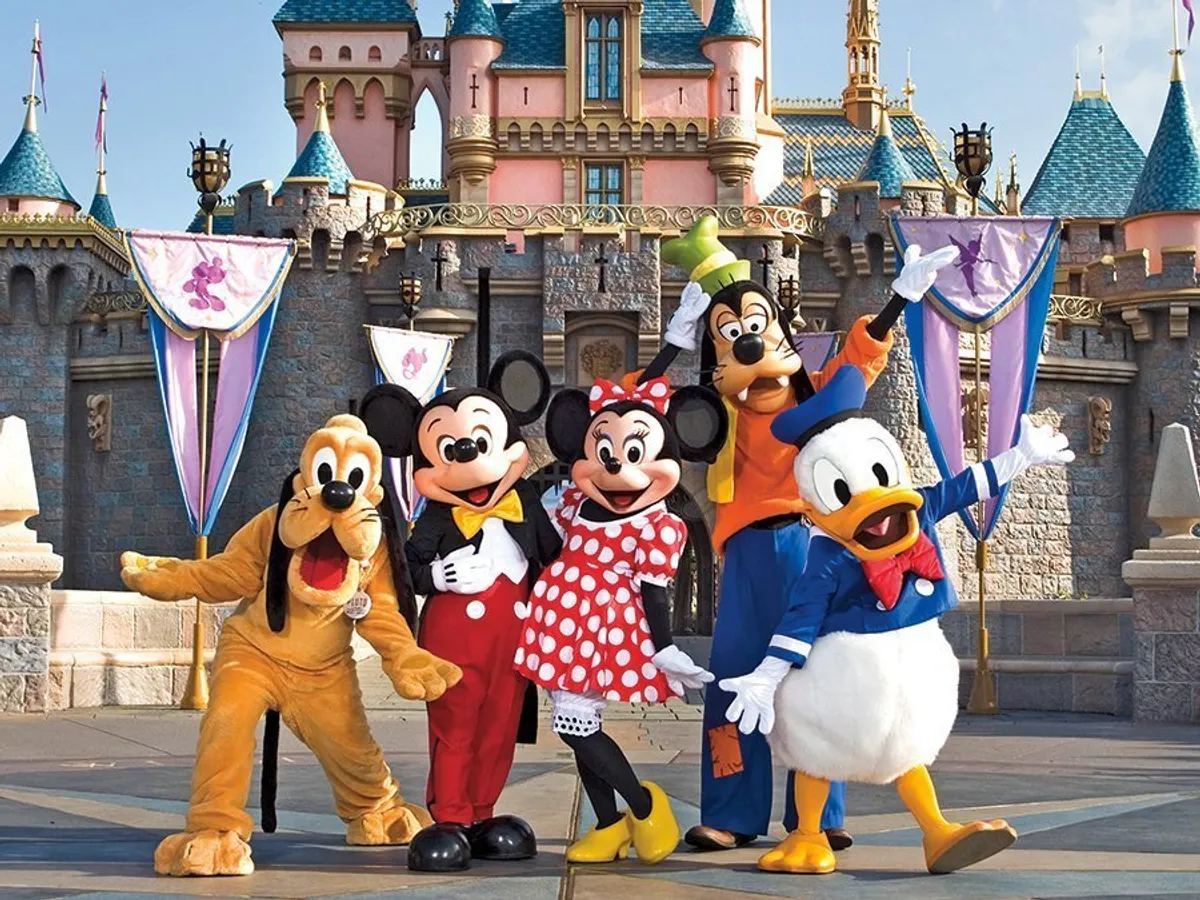 Primul Disneyland a fost construit sub atenta supraveghere a lui Walt Disney și inaugurat de acesta, alături de Mickey Mouse, pe 17 iulie 1955, la Anaheim, în California