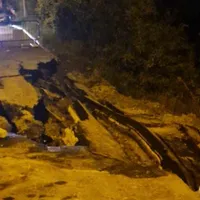 Alunecare de teren pe o stradă din Cluj-Napoca. 20 de metri de carosabil, afectați. Foto: Digi24.ro