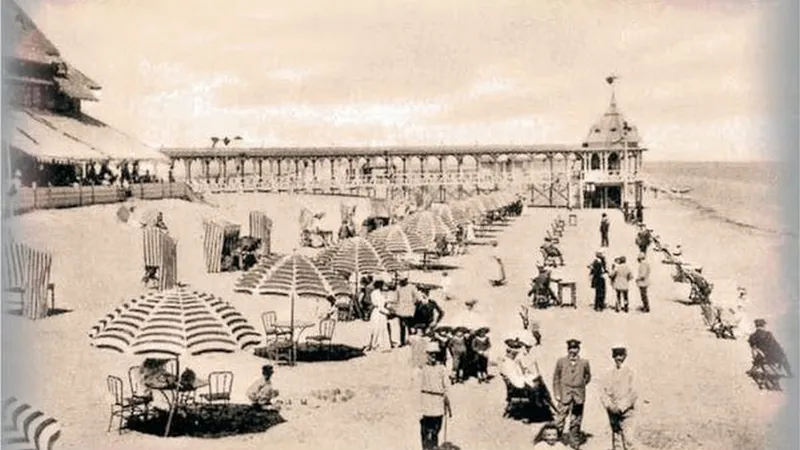 În anii 1900, Mamaia la fel de „fiță” ca acum. Cea mai scumpă cazare, peste 50% din salariul mediu - Foto: constanta-imagini-vechi-blogspot.ro
