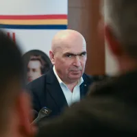 Premierul Ilie Bolojan, în timpul vizitei sale reente în Botoşani - Foto: INQUAM PHOTOS/Denis Grosu