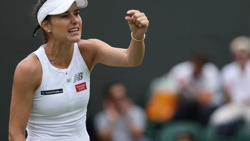 Sorana Cîrstea a pierdut în trei seturi în fața numărului 13 mondial, jucătoarea braziliană Hadad Maia - Foto: Profimedia Images