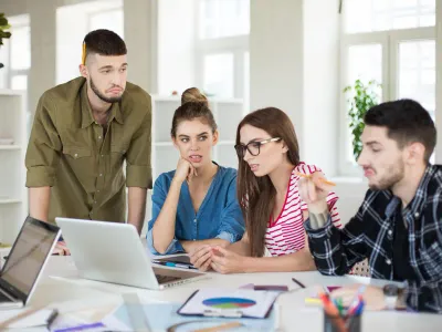 Tineri la serviciu - Foto: Magnific.com (rol ilustrativ)