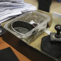 MIPE: În prima zi de la lansare, deja erau în total peste 13.000 de plăţi pe cardurile de energie - Foto: Inquam Photos / Alexandru Busca