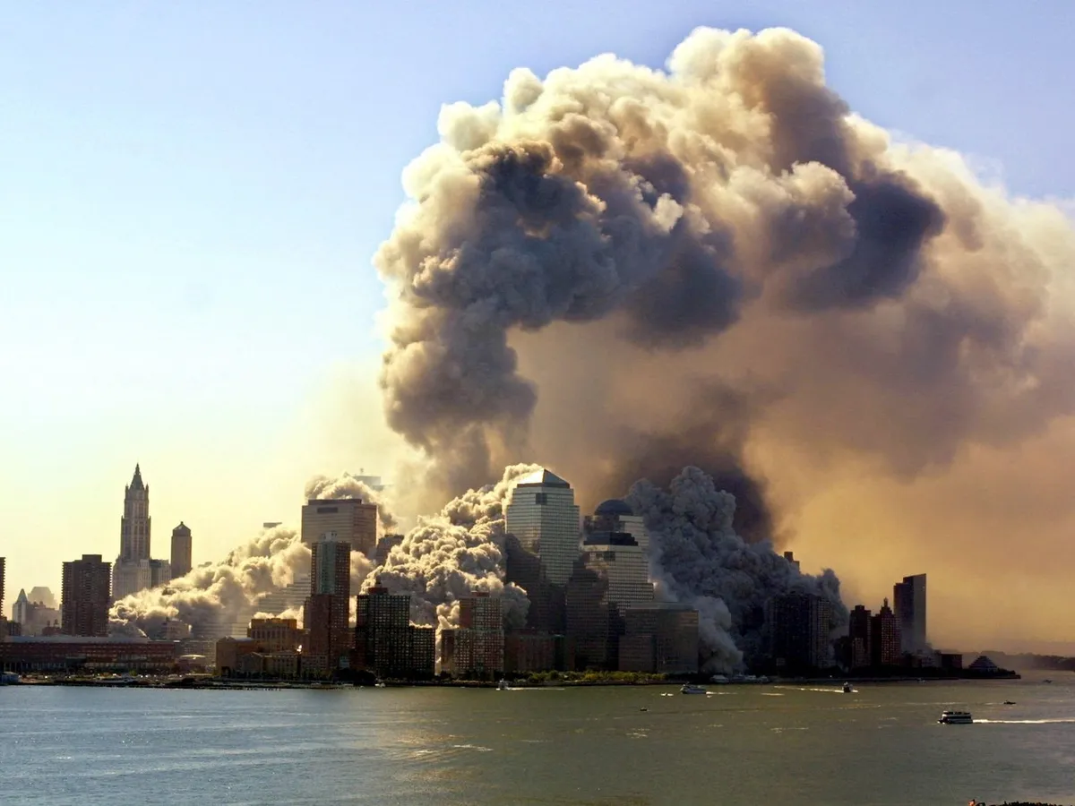 Turnurile gemene ale WTC s-au prăbușit în urma unor atentate teroriste cu avioane deturnate, 11.9.2001 - Foto: Profimedia Images