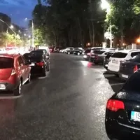 Cursele ilegale de mașini ale tinerilor de bani gata, greu de oprit cu Loganurile de Poliție/FOTO: ziaruldeiasi.ro