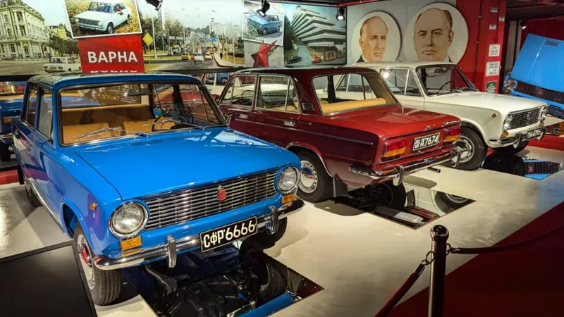 Incursiune în lumea mașinilor din epoca URSS: Lada, Dacia, GAZ, Wartburg, Skoda, Volga - Foto: autoweek.com/Murilee Martin