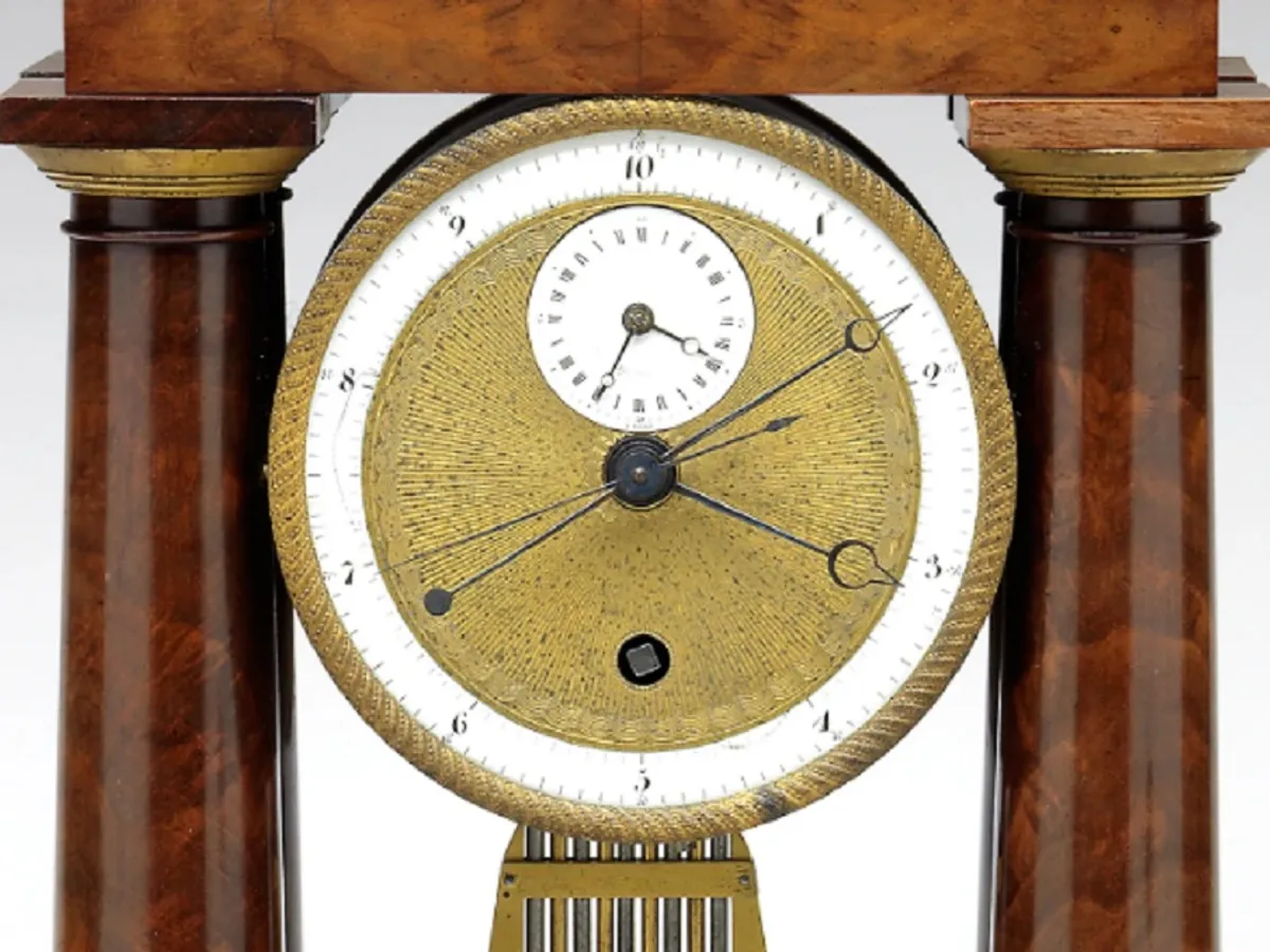 Ceas decimal -Foto:  Muzeul Fitzwilliam, Universitatea din Cambridge