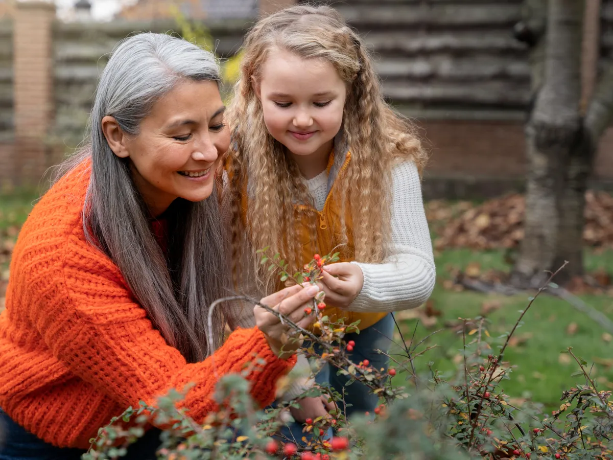 Pensionară cu nepoata Foto: Freepik (rol ilustrativ)