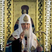 Patriarhul Kirill le cere rușilor să se roage intens pentru sănătatea lui Putin - FOTO: Profimedia