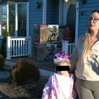 Mămica și fetița ei de 5 ani - Foto: YouTube/ cbs boston
