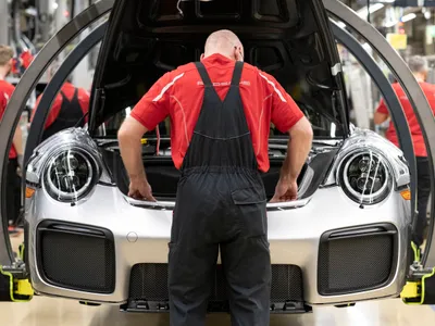 Porsche, în alertă. Strategia mașinilor electrice a eșuat. Circa 8.000 de angajați, în pericol? - Foto: Profimedia Images - Imagine cu rol ilustrativ