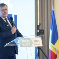 Crin Antonescu: Orice discuţie cu tinerii chiar îmi face plăcere, mai ales dacă este cu cuvinte - Foto: INQUAM PHOTOS/Fotoreporter.Ro