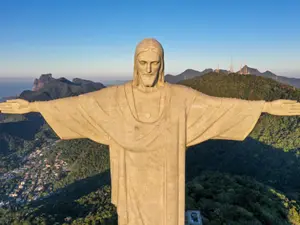 Statuia Cristos Mântuitorul din Rio de Janeiro /Grupo Cataratas