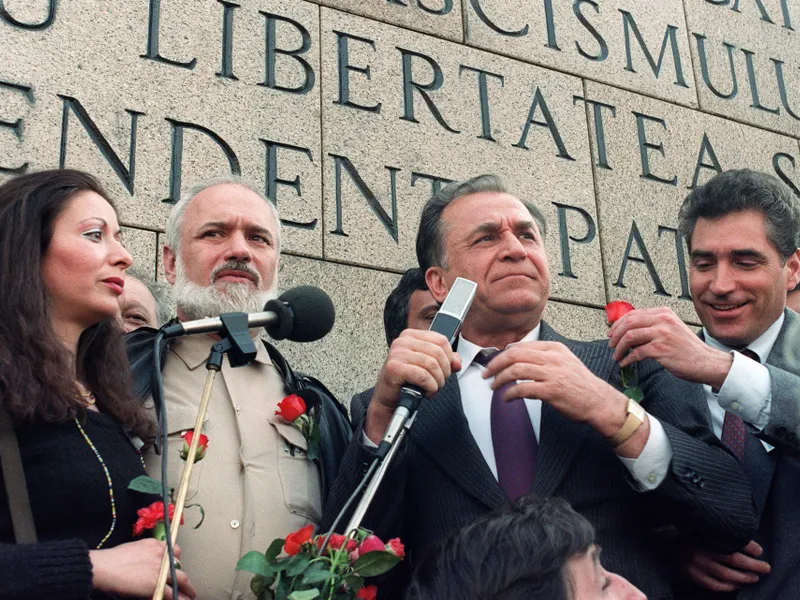Iliescu s-a cățărat la putere pe cadavrul lui Ceaușescu, protectorul său - Foto: Profimedia Images (imagine cu rol ilustrativ)