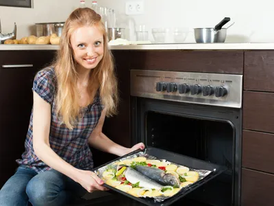 Folia de aluminiu – lucioasă sau mată. Pe ce parte ar trebui să coaceți de fapt? - Foto: Freepik (Imagine cu rol ilustrativ)