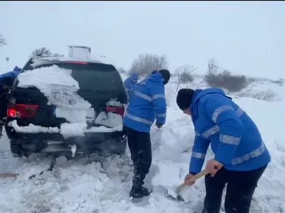 Jandarmi la deszăpezire - Foto: Captură video