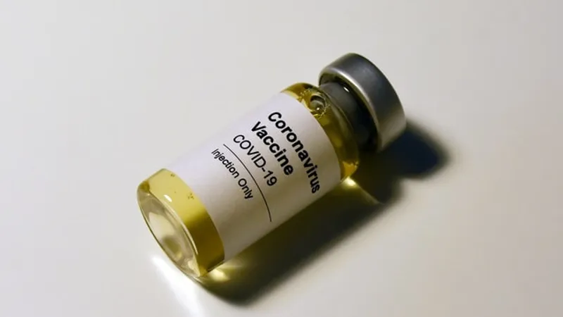 Vaccinul AstraZeneca are un risc scăzut de formare a cheagurilor de sânge (studiu)/FOTO: Unsplash