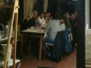 Marcel Ciolacu, surprins la un restaurant din Sărata Monteoru, jud. Buzău, cu încă 10 persoane la masă