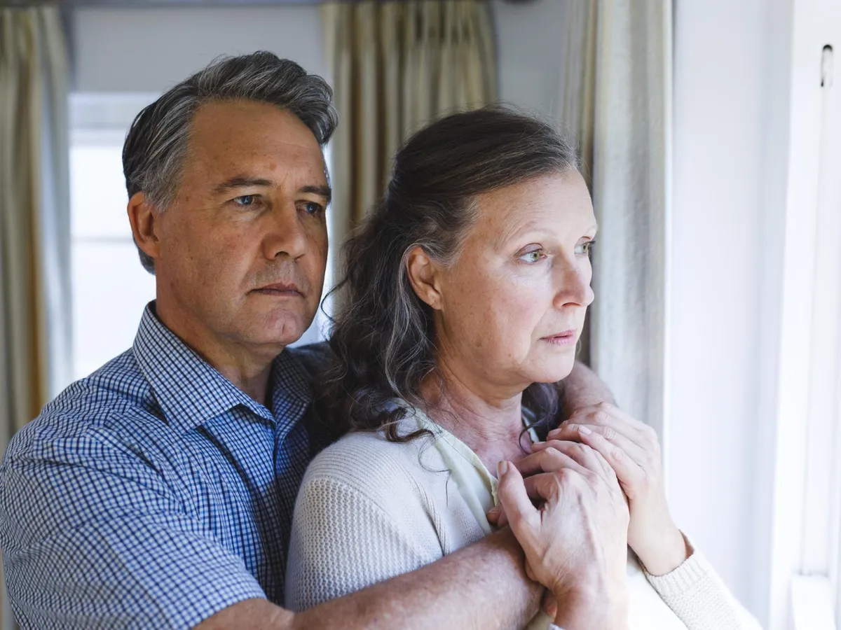 Pensionari aflând vești rele la pensie - Foto: Freepik