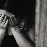 Un soldat rus a violat în mod repetat o femeie sub amenințarea armei în Harkov/FOTO: Pexels