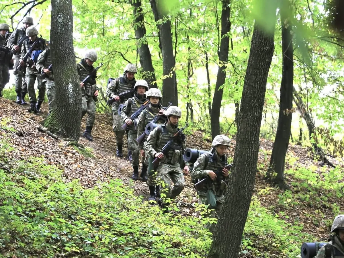 Bolojan crește luni vârstă la care ies la pensie militarii și polițiștii. Sindicaliști: Rămânem tot mai puțini