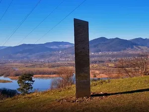 VIDEO Misterul blocului de piatră ce a aterizat din SUA la Piatra Neamț. Poate au fost extratereștrii - Foto: FB