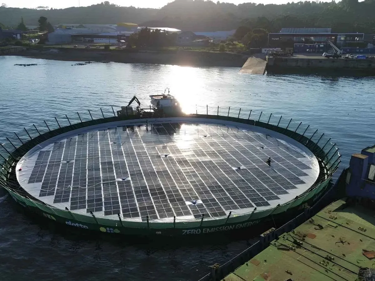 Insula ce folosește panouri solare pentru electricitate. Alternativă marină la sursele regenerabile terestre