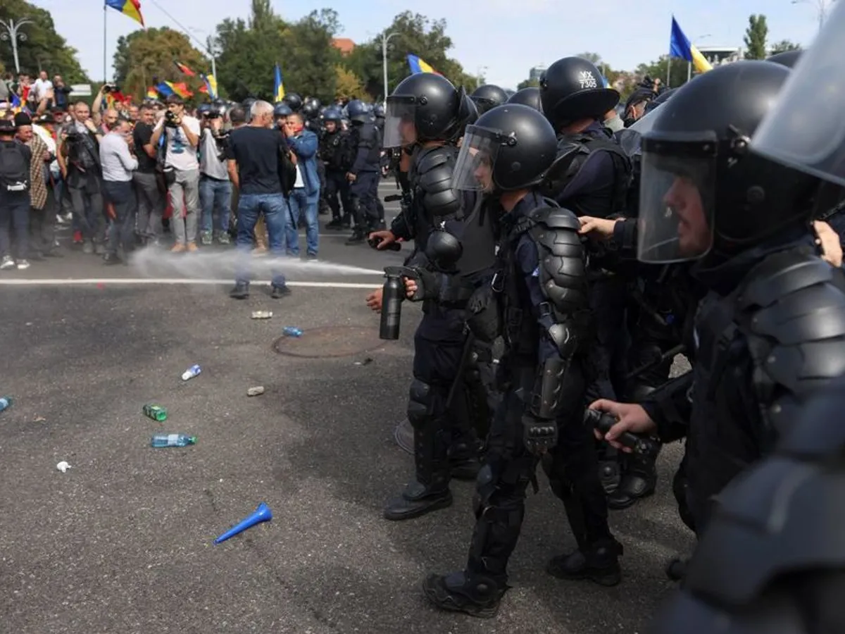 Jandarmeria a dus 47 de persoane la audieri după violenţele din Piaţa Victoriei. Un bărbat a fost reţinut