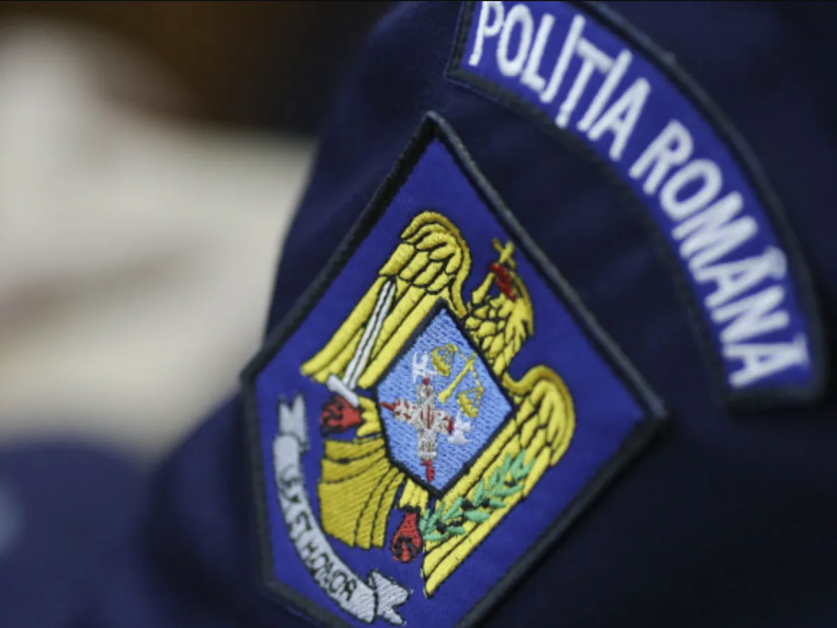 Gest salvator al unui polițist în Pasajul Unirii. Un băiat de 3 ani s-a speriat când mamei i s-a făcut rău - Foto: Poliția Română