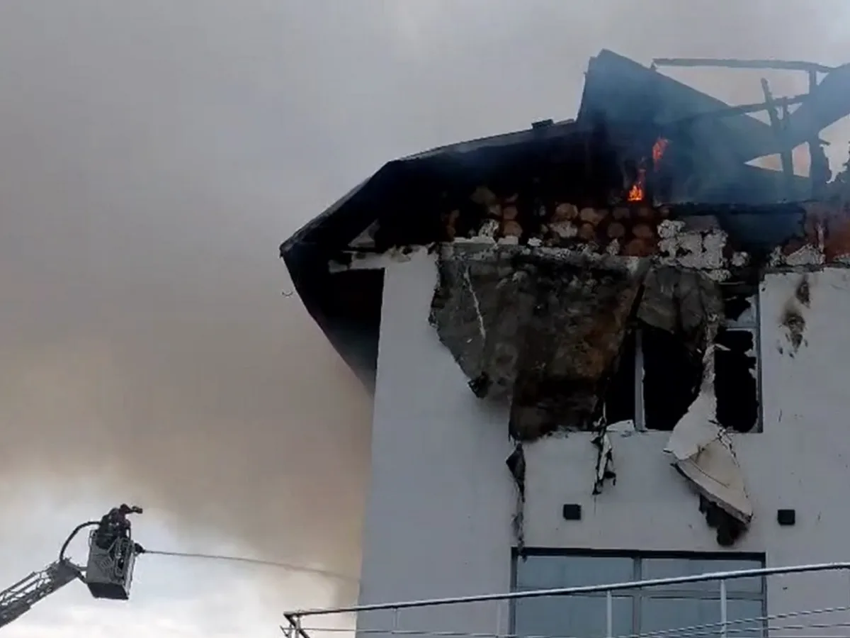 Incendiu la un hotel din Prahiva - Foto: IGSU