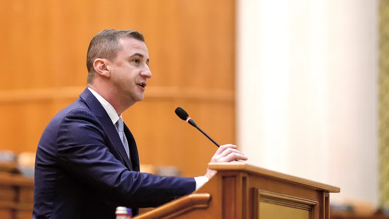 Deputatul PSD Alfred Simonis s-a arătat indignat de sporurile de antenă și pentru condiții vătămătoare - Foto: INQUAM PHOTOS/ Octav Ganea