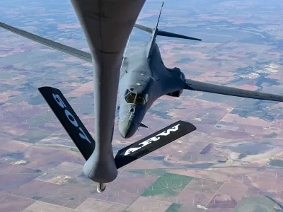 B-1 ale SUA, susținute de cisterne K135 din România, operațiuni extinse în Iran. Teheran amenință Europa
