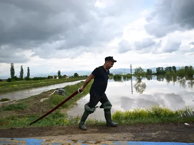 Cod portocaliu de inundaţii pe râuri din judeţul Prahova, până luni noaptea  - FOTO: Inquam Photos / Alex Nicodim