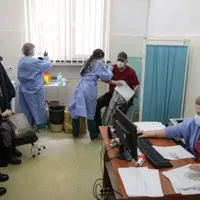 Doar bătrânii și persoanele vulnerabile se pot vaccina în etapa a II-a. Foto cu caracter ilustrativ, Inquam Photos/Octav Ganea