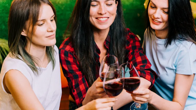 Un pahar de vin pe zi scade riscul bolilor de inimă. Există, însă, o condiție. Cum trebuie băut - Foto: Freepik (Imagine cu rol ilustrativ)