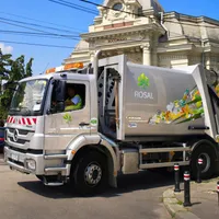 Mașină a operatorului de salubritate Rosal/FOTO: Facebook/Rosal