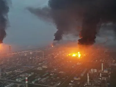 Incendiu puternic, la o uzină chimică din Shanghai. / Foto: english.aawsat.com