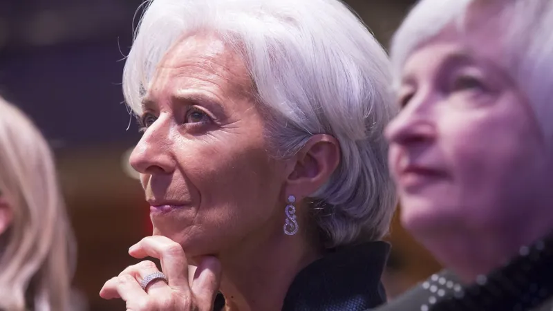 Janet Yellen (dreapta), fost preşedinte Fed, actual secretar al Trezoreriei, lângă Christine Lagarde, fost director FMI, în prezent şefa Băncii Centrale Europene - Foto: Flickr/FMI