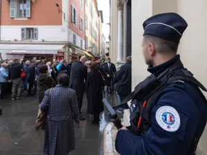 Parisul, în alertă teroristă la cel mai înalt nivel. Mii de polițiști, cu arma în mână pe străzi - Foto: Profimedia images