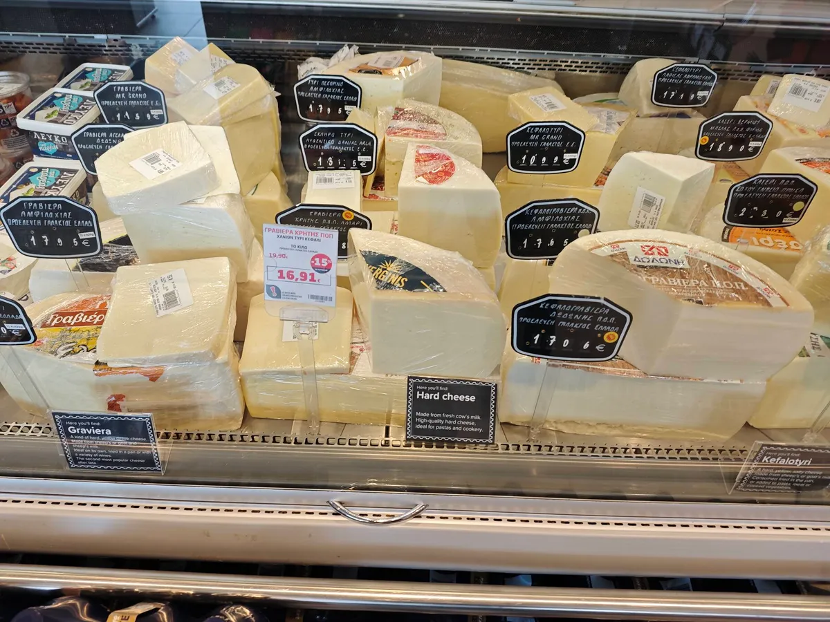 Prețuri la brânzeturi în Thassos - Foto: Facebook / Forum Grecia
