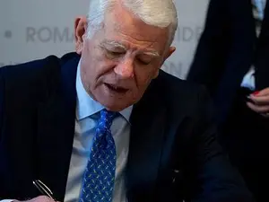 Eternul Teodor Meleșcanu, nevinovat pentru haosul de la alegerile din 26 mai, potrivit lui Dăncilă Foto: Facebook