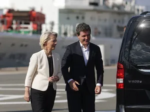 Șefa CE, Ursula von der Leyen, împreună cu președintele Nicușor Dan la Baza Kogălniceanu- Foto: INQUAM PHOTOS/ Octav Ganea