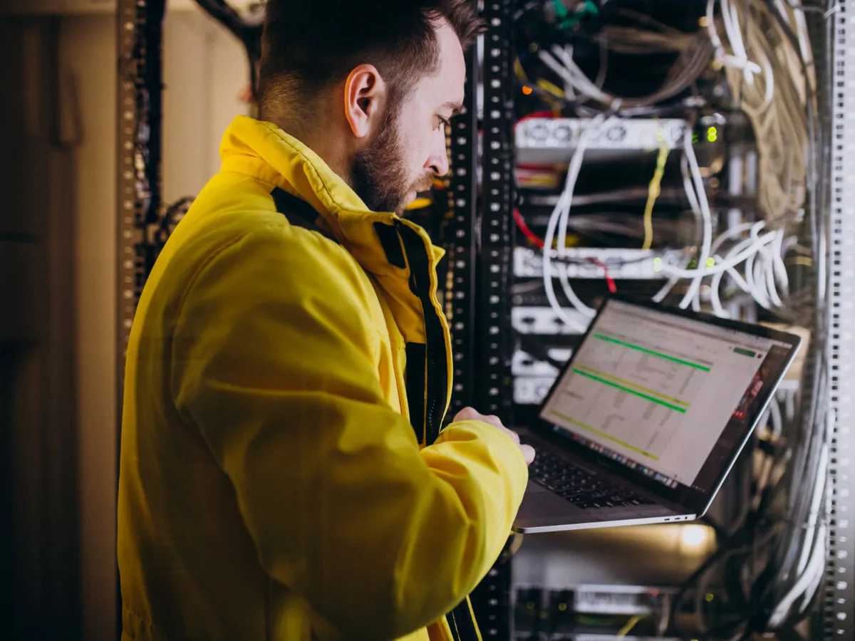 Guvernul aprobă actualizarea cadrului financiar și legal pentru localizarea apelurilor de urgență 112