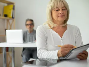 Bani mai mulți la pensie pentru „condiții speciale”, pensionare cu 12 ani în avans. Instanța a decis Foto: Freepik (fotografie cu caracter ilustrativ)