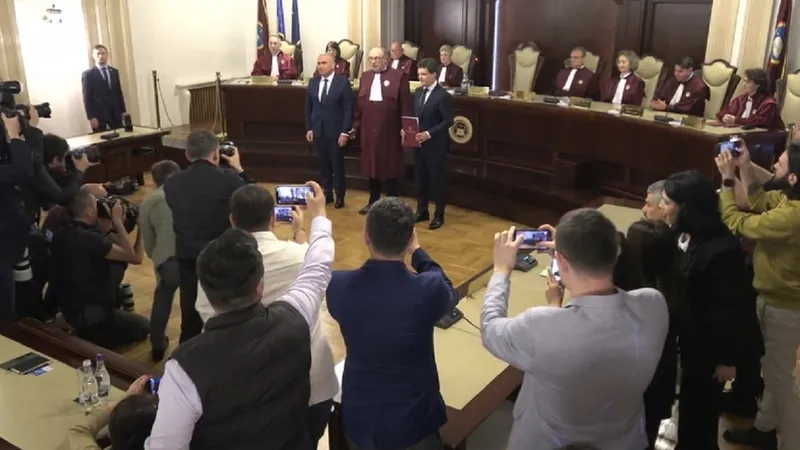 Ședință solemnă la CCR. Nicușor Dan, validat președinte al României - Foto: captură CCR