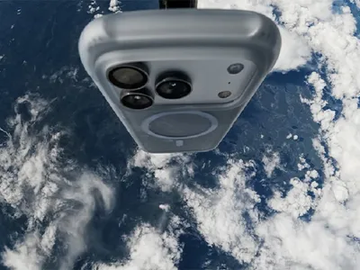 Telefonul mobil a fost aruncat de la 30 km altitudine - Foto: guinnessworldrecords.com